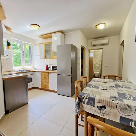 Sersic Guest house 3*